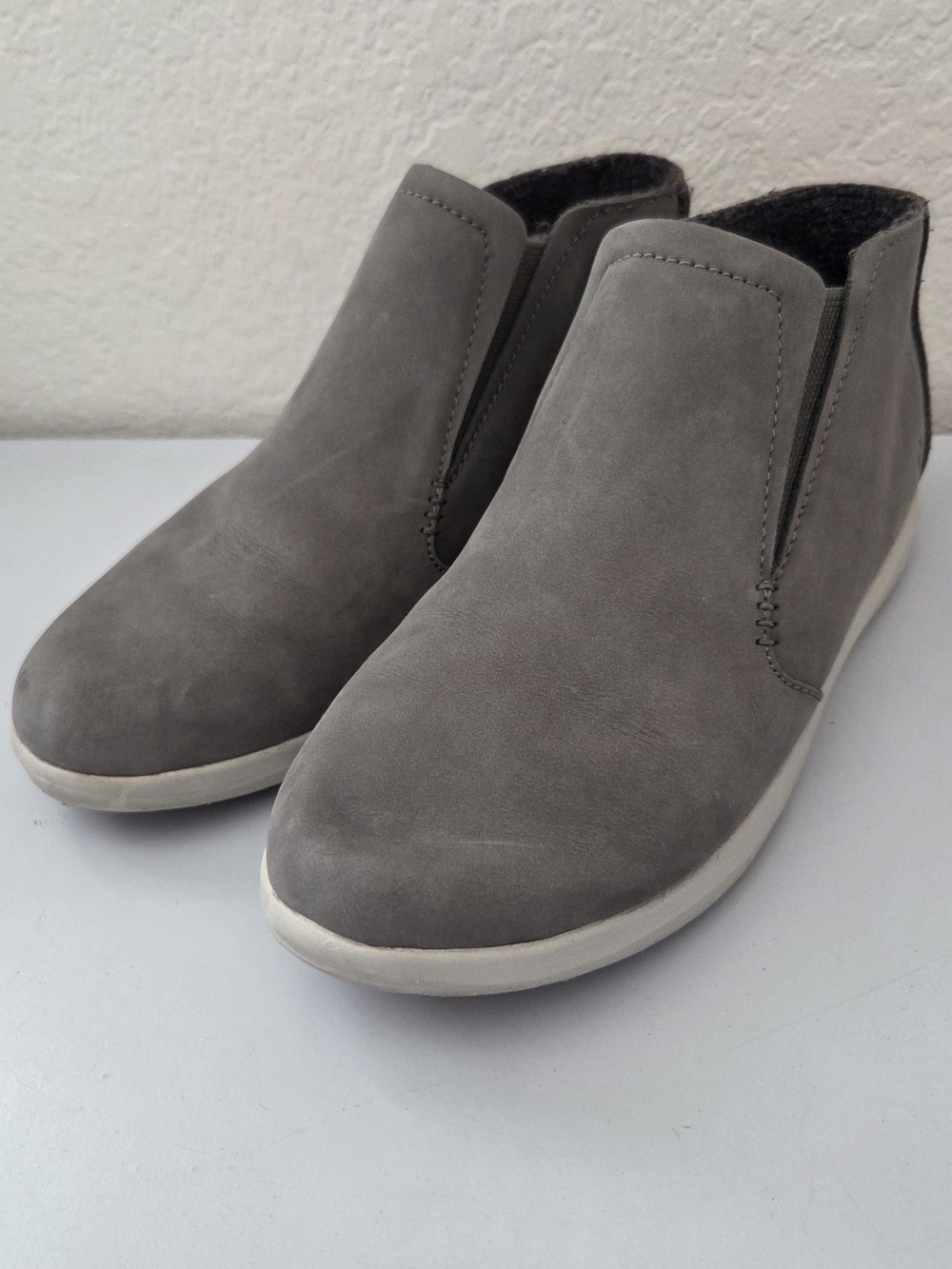OluKai Hawai'iloa Manu Hope Women's Size 7
